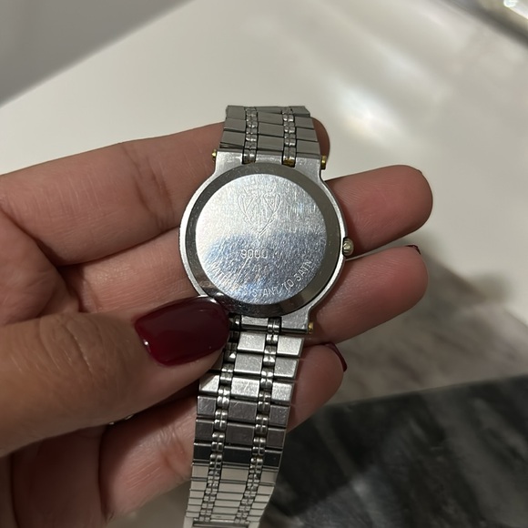GUCCI VINTAGE 9000 WATCH - Picture 4 of 6